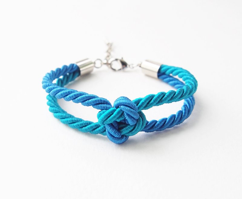 Ocean blue two tone squre knot rope bracelet - สร้อยข้อมือ - วัสดุอื่นๆ สีน้ำเงิน