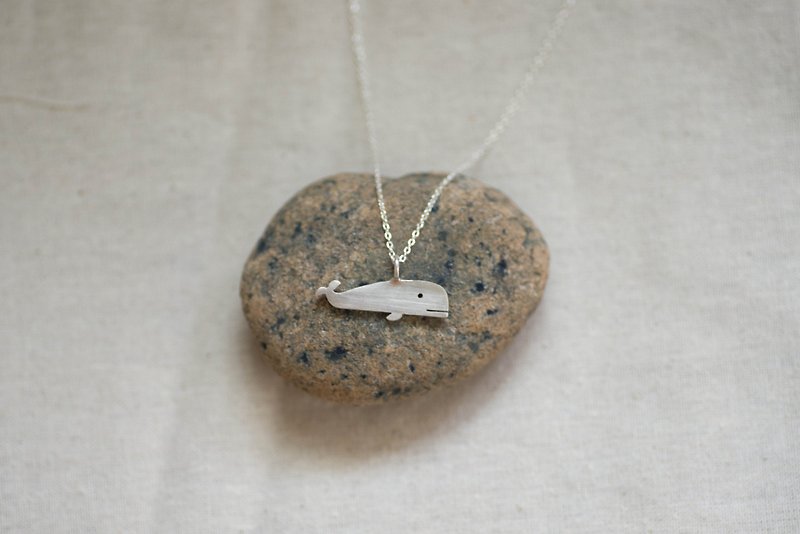 tiny whale | solid silver necklace - สร้อยคอ - โลหะ สีเงิน