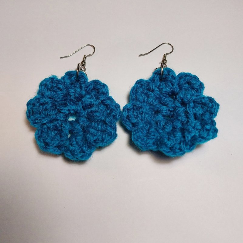 ฺBlue Flower Earring Handmade Stainless Wire Hook - 耳環/耳夾/耳骨夾 - 其他人造纖維 藍色
