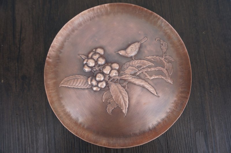 Relief loquat mountain bird painting copper coffee shop small hanging painting fruit plate bean dish - จานเล็ก - โลหะ 