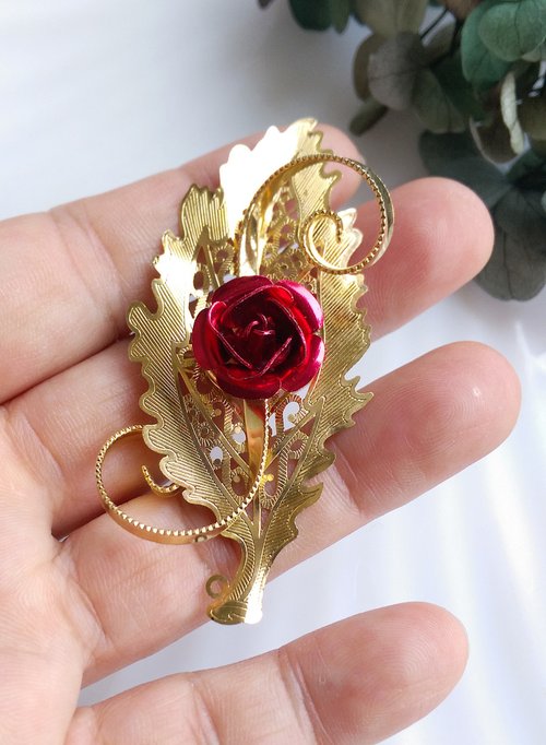 ヴィンテージブローチ 薔薇バラ ローズ ラウンド ゴールド アンティーク 上品① イギリスで見つけた1輪のバラのフォルムがおしゃれな