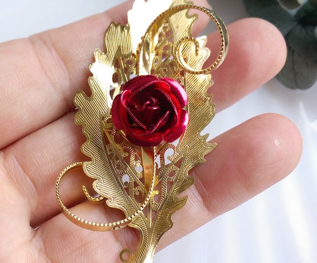 赤い樹脂製 古いブローチ 英国ヴィンテージ 赤い樹脂製 古いブローチ 英国ヴィンテージ