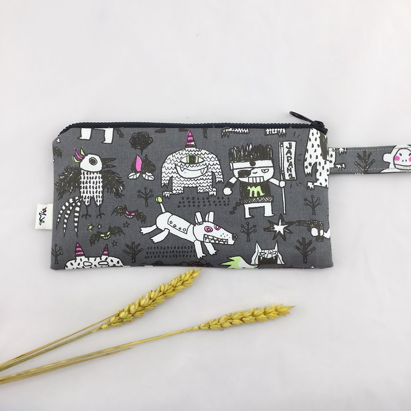 Monster Arena Grey Style—Pen Case/Tableware, Cosmetic Bag—Graduation Gift - กล่องดินสอ/ถุงดินสอ - ผ้าฝ้าย/ผ้าลินิน 
