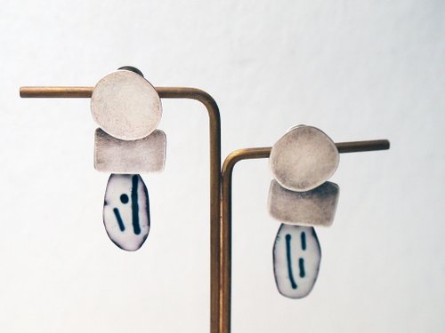 YUNSHAO Jewelry 老歪創作室 【Gem 系列】 #a264 黑白線條琺瑯耳環-金工手作銀飾