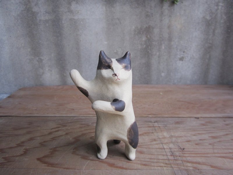 Dancing Cat (II) - Items for Display - Pottery 