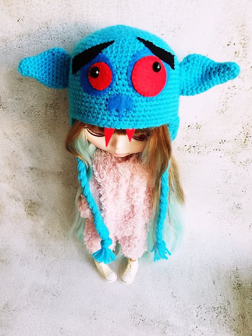 HannaBlytheDolls Blythe hat crochet blue Vampire with red fangs