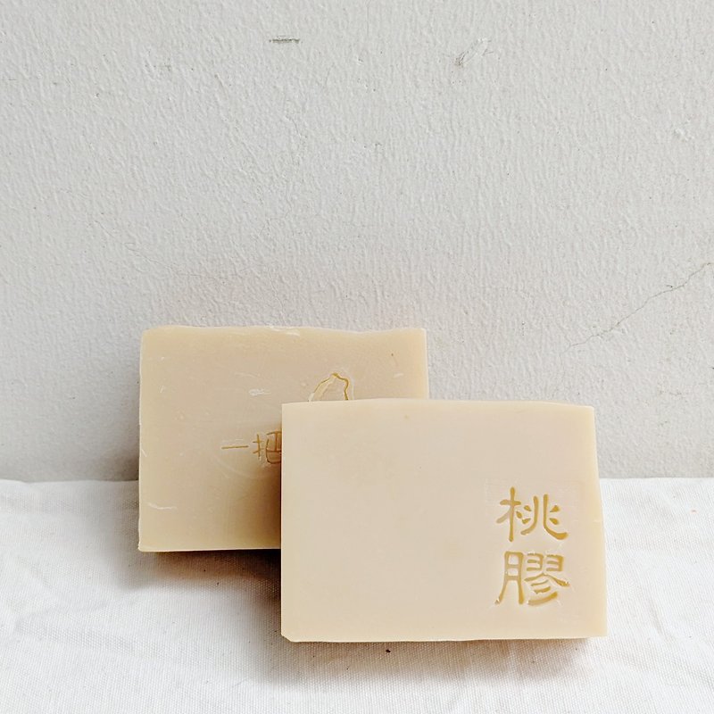 Gentle moisturizing and slippery peach gum handmade soap - Soap - Other Materials 