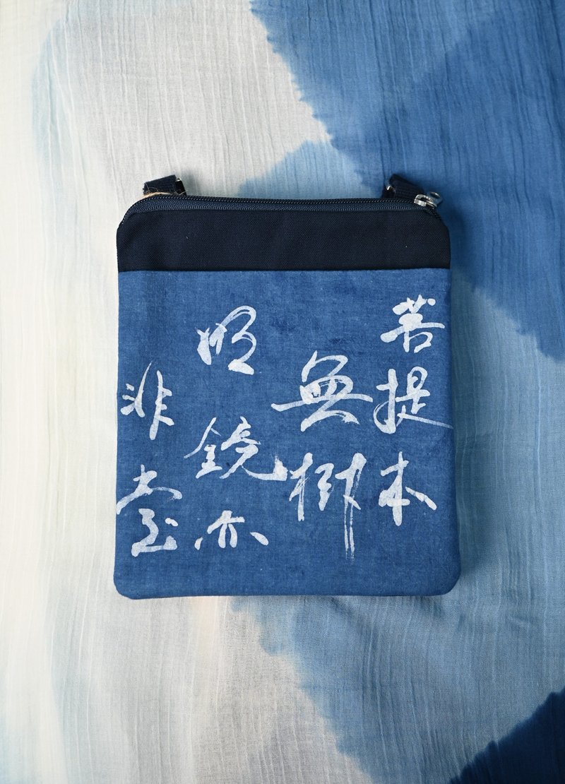 藍染隨身包/斜背包-菩提本無樹 - 側背包/斜背包 - 棉．麻 藍色