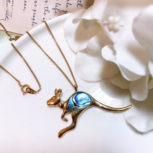 挪亞方舟古董飾品 Vintage Jewelry 【西洋古董飾品】 天然鮑魚貝鑲嵌 袋鼠美藍綠自然紋理 項鍊
