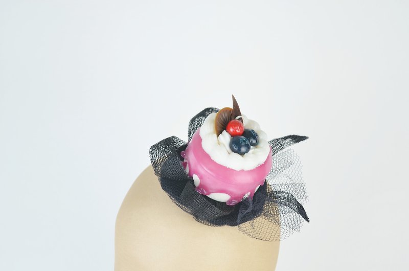 Fascinator Headpiece with Kawaii Blueberry Cream Cake & Black Veil Birthday Hat - 髮夾/髮飾 - 其他材質 紫色