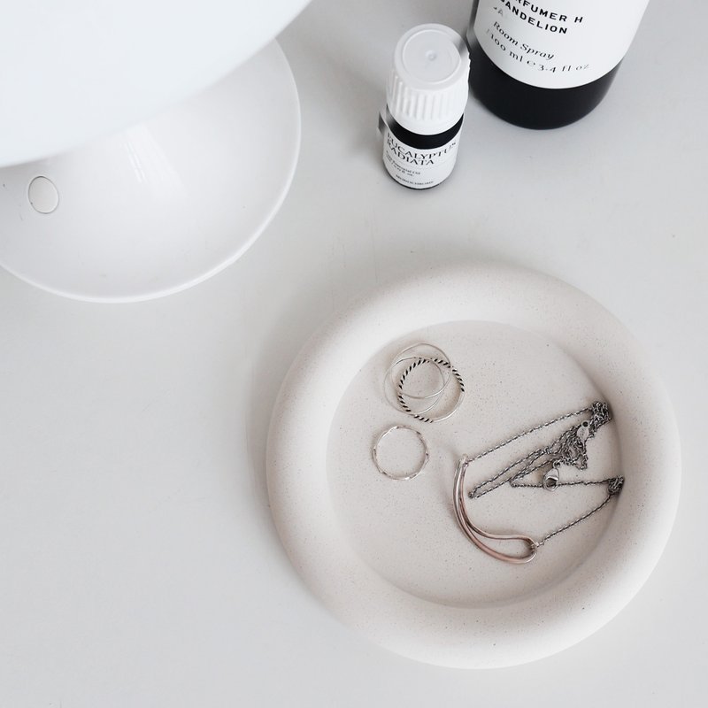 CONCRETE LATTLE 奶霜拿鐵 | 小圓水泥吸水杯墊・收納盤・飾品盤 - 居家收納/收納盒/儲物盒 - 石頭 白色