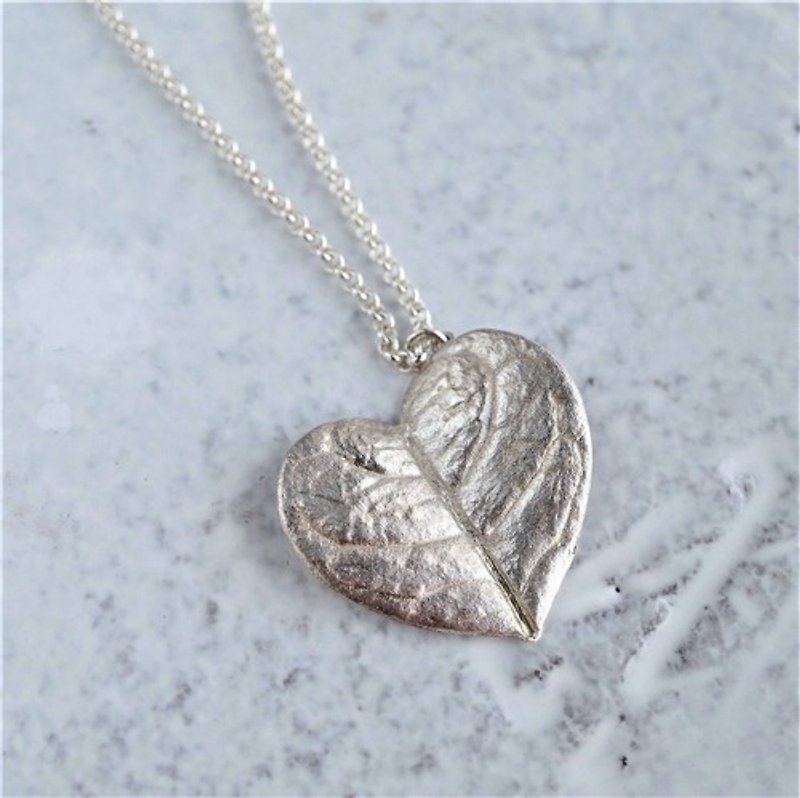 Feijoa leaf necklace (heart) {P079SV}