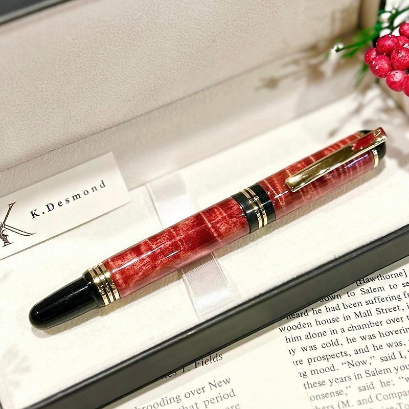 Elizabeth Tochi's fountain pen - ปากกาหมึกซึม - ไม้ สีแดง