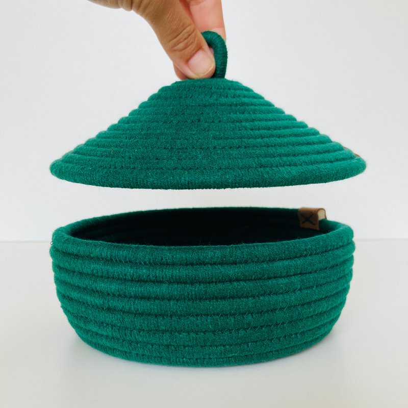 Emerald color rope  basket with lid 17 cm x 12 cm - กล่องเก็บของ - ผ้าฝ้าย/ผ้าลินิน สีเขียว