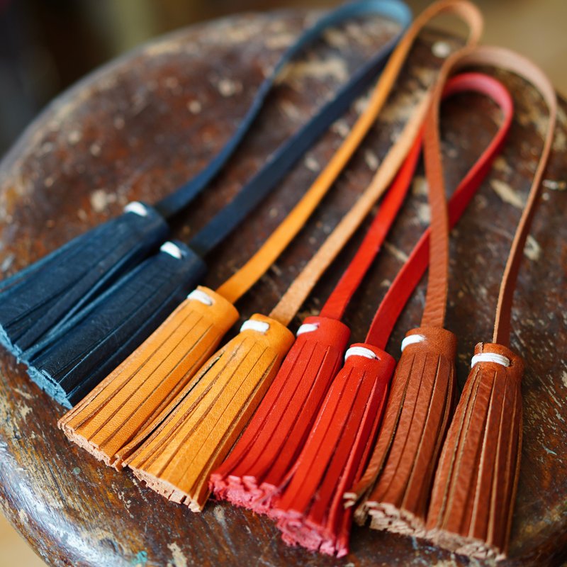 Tassel fringe charm leather Italian leather leather gift present - ที่ห้อยกุญแจ - หนังแท้ สีนำ้ตาล