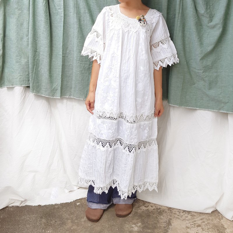 BajuTua /ヴィンテージ/メキシコ製の純白の手刺繍レースミニドレス