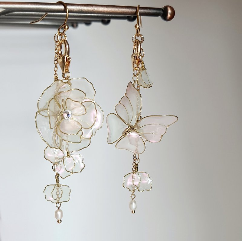 Handmade wire flower and butterfly earring/pendant - Earrings & Clip-ons - Resin Transparent