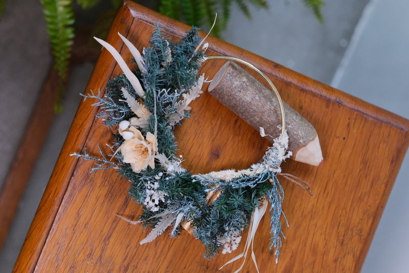 Dear All florist Everlasting Pine Leaf Wreath Garland Ornament/ Silver Snow Mistle Christmas Gift - ช่อดอกไม้แห้ง - พืช/ดอกไม้ สีเขียว