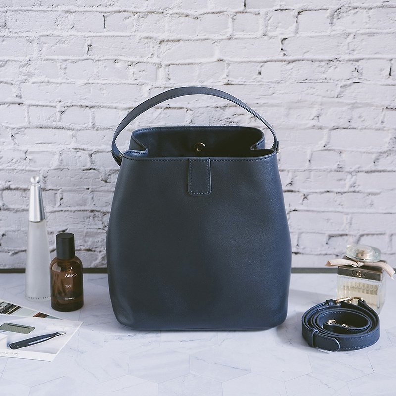 Genuine leather portable temperament bucket bag 22336 blue N - กระเป๋าแมสเซนเจอร์ - หนังแท้ สีน้ำเงิน
