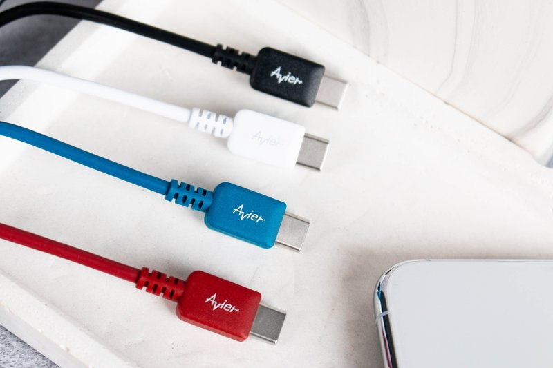 Avier COLOR MIX USB C to Lightning高速充電傳輸線 - 無線充電盤/板/座 - 其他金屬 