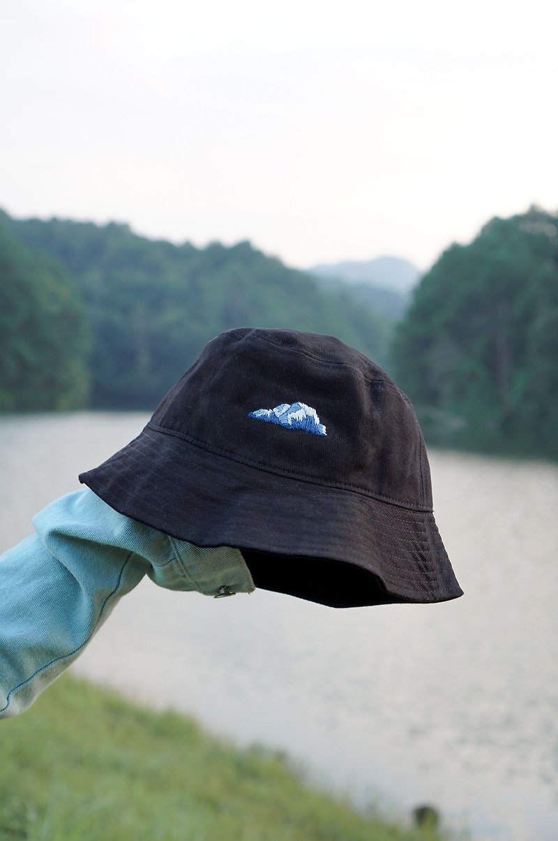 Black - Hand Embroidered Bucket Hat (personalizable) - 帽子 - 繡線 黑色