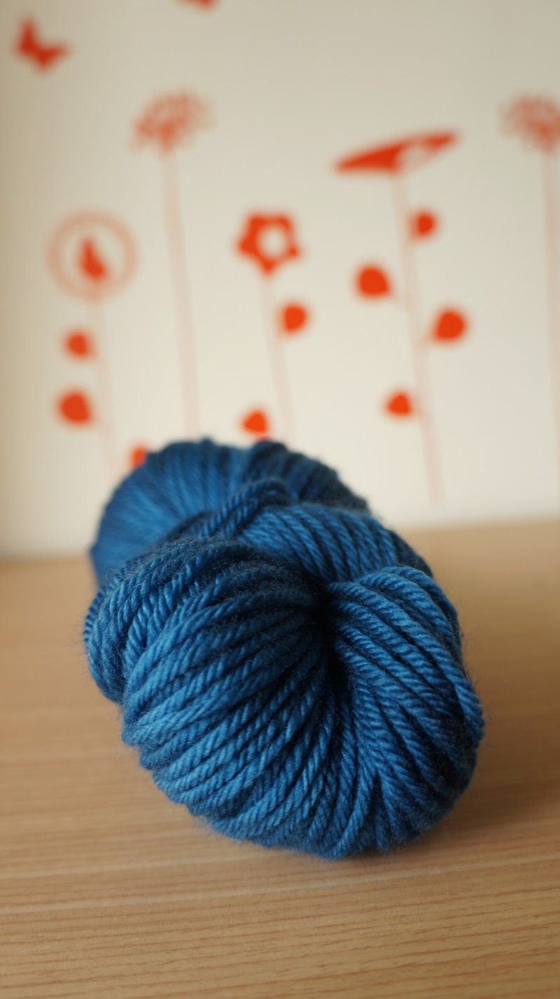 Hand dyed thread. blue. (DK Merino) - เย็บปัก/ถักทอ/ใยขนแกะ - ขนแกะ สีน้ำเงิน