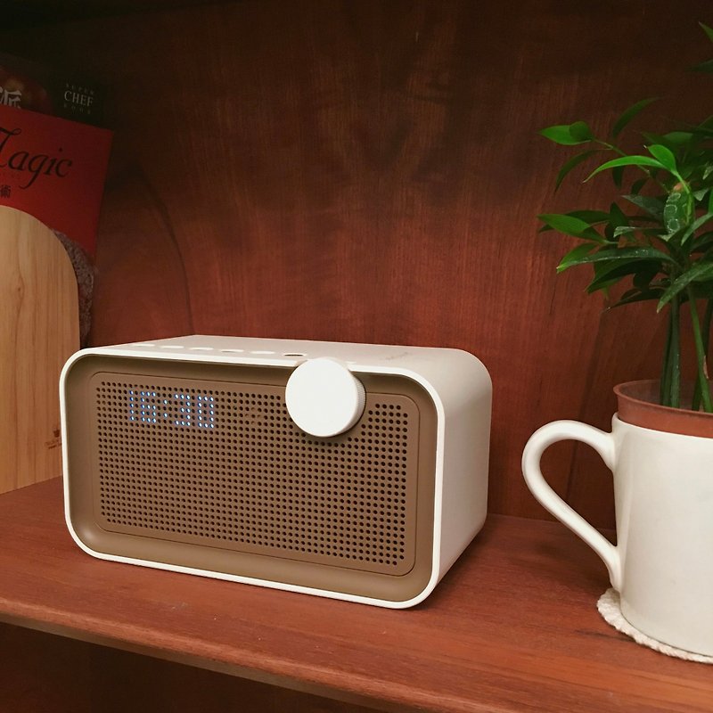 AOORTI :: Retro simple HiFi home wireless Bluetooth audio # clock - Speakers - Plastic Khaki