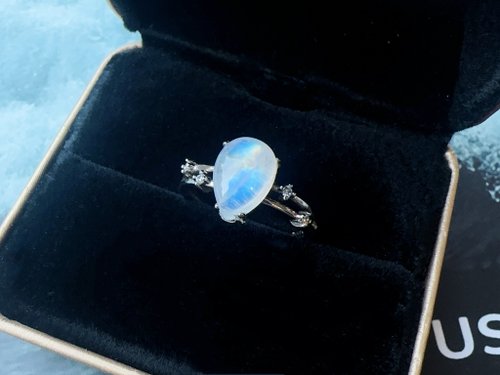 Esme Accessory 天然月光石 藍月光 純銀戒指 水滴 藍暈 質感時尚 6月生日石