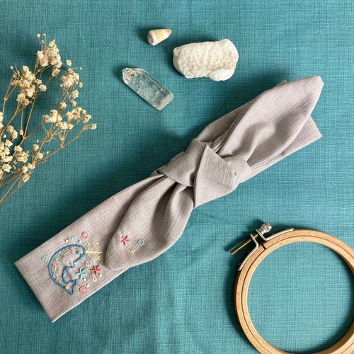有fu手作 來自海的靈感系列-少女心獨角鯨手工刺繡蝴蝶結髮帶
