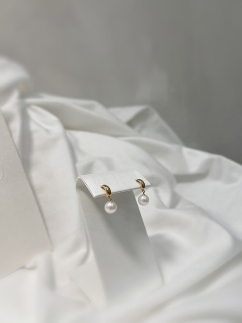 Mikado Jewellery 擁抱耳環- 18K純金日本Akoya珍珠耳環