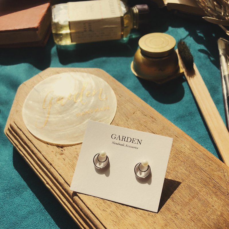 Double circle sterling silver pearl earrings - ต่างหู - ไข่มุก ขาว