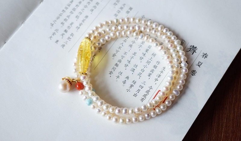 4mm天然原色無加色淡水珍珠 琥珀回紋桶珠綠松石設計多圈手串項鍊 - 手鍊/手環 - 木頭 白色
