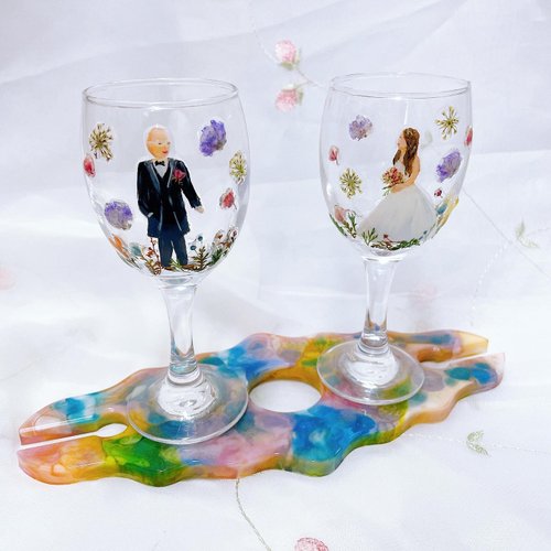 Customized gift / a pair of hand-painted small wine glasses with pressed  flower / comes with a fluid painting resin glue wine holder - Shop  littlehappiness Bar Glasses & Drinkware - Pinkoi