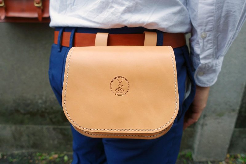 Fiber hand-made hand-sewn vegetable tanned leather magnetic buckle belt bag TYPE2 - อื่นๆ - หนังแท้ สีนำ้ตาล