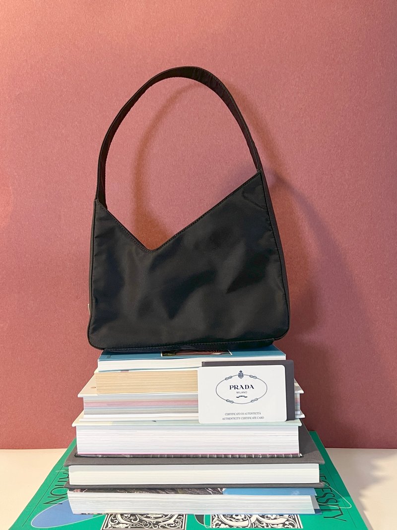 Prada Nylon Shoulder Bag稀有獨特袋口手提腋下包 保證卡 中古 - 手提包/手提袋 - 尼龍 黑色