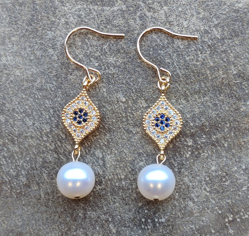 Moroccan Inspired Freshwater Pearl Earrings - ต่างหู - โลหะ 