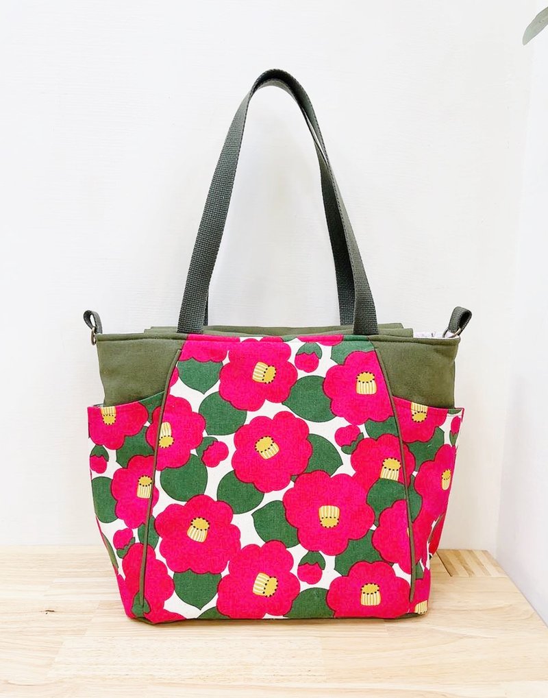 Multi-compartment mother bag/ready stock/with straps/with base plate/Japanese Tsubaki flower - กระเป๋าคุณแม่ - ผ้าฝ้าย/ผ้าลินิน 