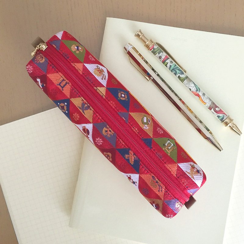 Pen Case with Japanese Traditional Pattern, Kimono "Brocade" - กล่องดินสอ/ถุงดินสอ - วัสดุอื่นๆ สีแดง