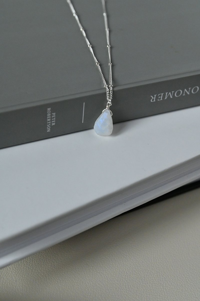 Matte sterling silver necklace / moonstone / pendant / JIEGEM sister's jewelry - สร้อยคอ - เครื่องเพชรพลอย ขาว