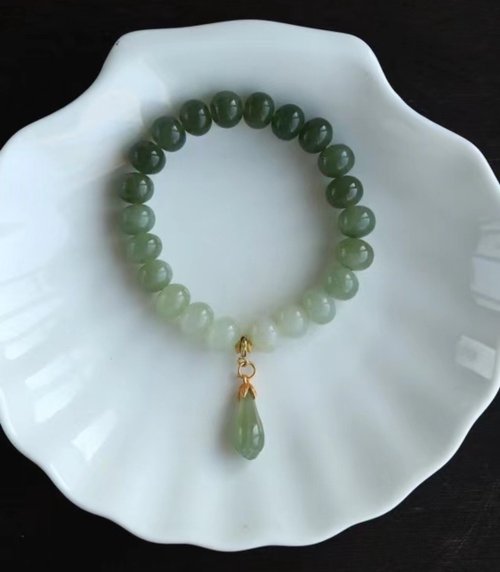 Angel's tears 天使之淚 Jewelry Design 10mm天然和田玉 /和闐玉-漸變色晴水玉 鎏金玉蘭花設計單圈手串m