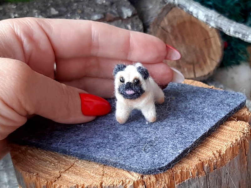 小さなパグ針フェルト犬ミニチュア動物ミニチュア電話チャームキーホルダー