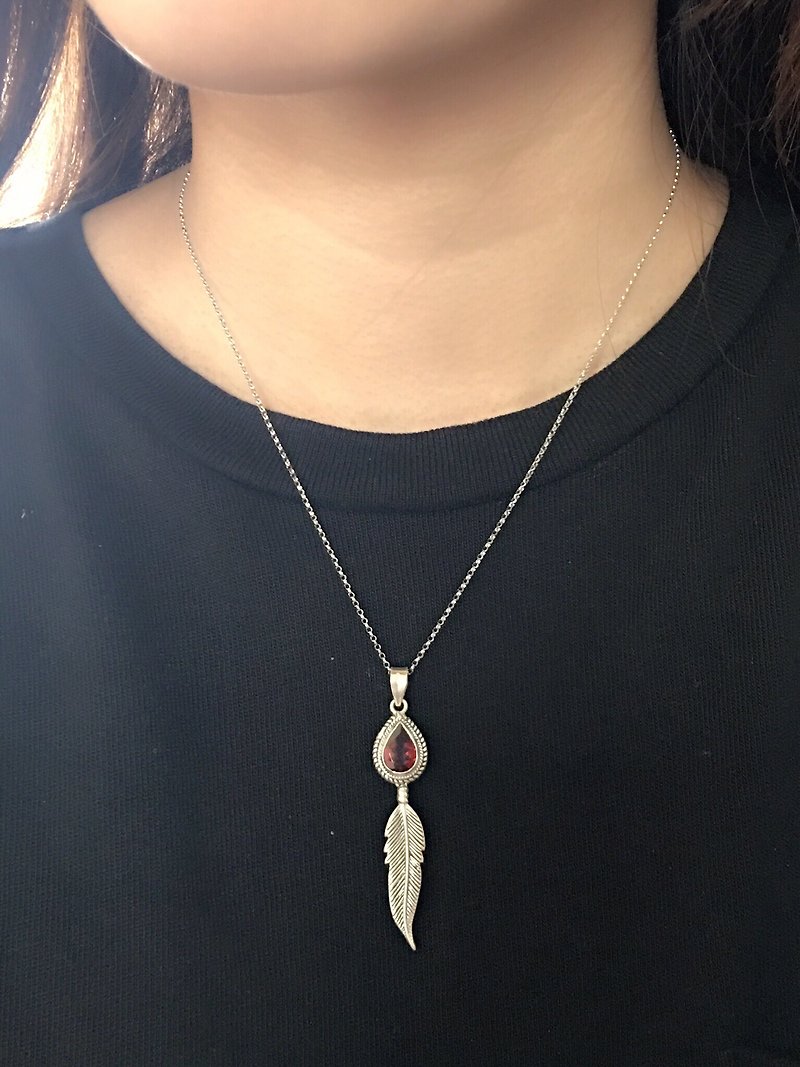 石榴石純銀水滴羽毛項鍊 尼泊爾手工鑲嵌製作 - 項鍊 - 寶石 紅色