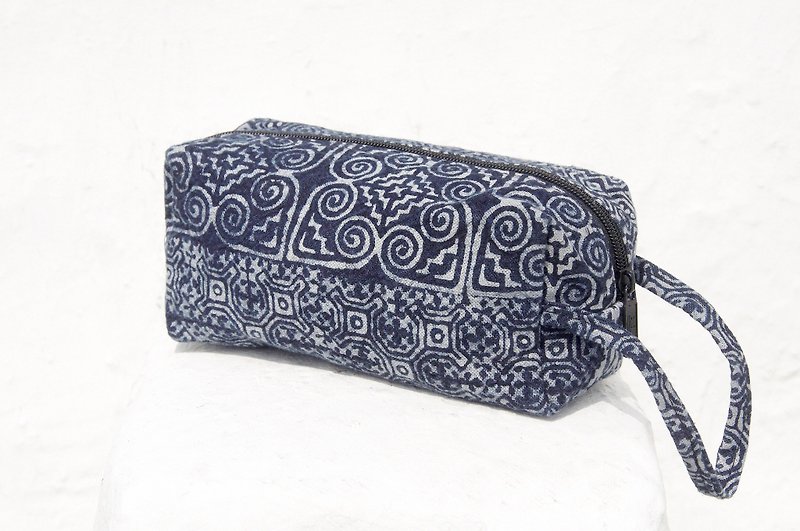 Mother's Day Gift Graduation Gift Valentine's Day Gift Birthday Gift Limited Handmade / Hand-Touched Blue Dyed Pencil Case / Cosmetic Bag / Indigo Pencil Case / Ethnic Style Storage Bag / Cotton Woven Pencil Case-Strolling in the Blue Mosque - กระเป๋าเครื่องสำอาง - ผ้าฝ้าย/ผ้าลินิน สีน้ำเงิน
