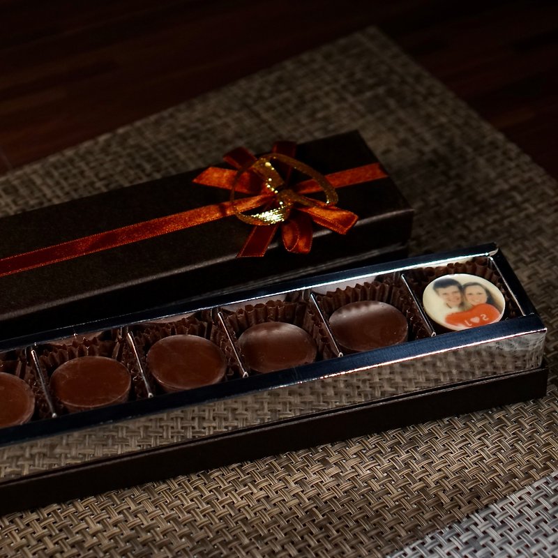 A customized photo gift box (chocolate flavor) Customize an exclusive and unique gift box - ช็อกโกแลต - อาหารสด สีนำ้ตาล