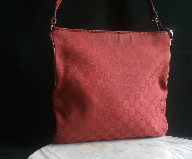 Vintage Gucci Shoulder Bag  Bags, Gucci shoulder bag, Shoulder bag