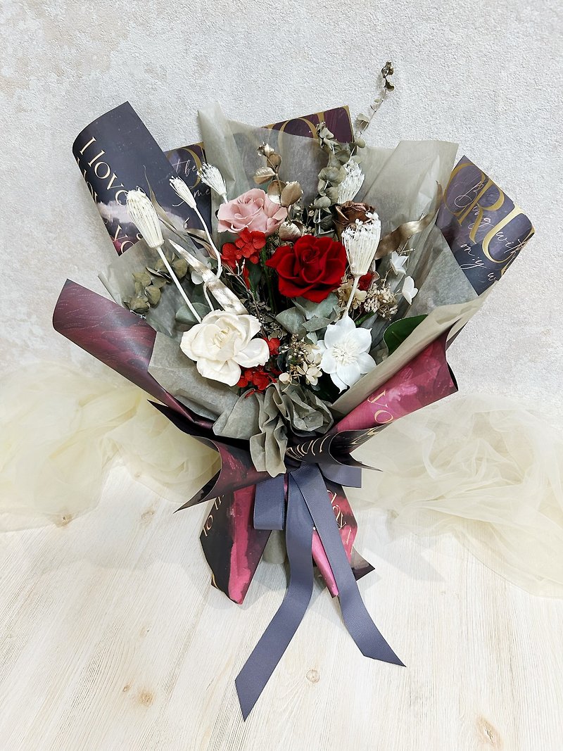 *Golden Years*Everlasting bouquet Korean style bouquet Valentine's Day bouquet - ช่อดอกไม้แห้ง - พืช/ดอกไม้ สีแดง