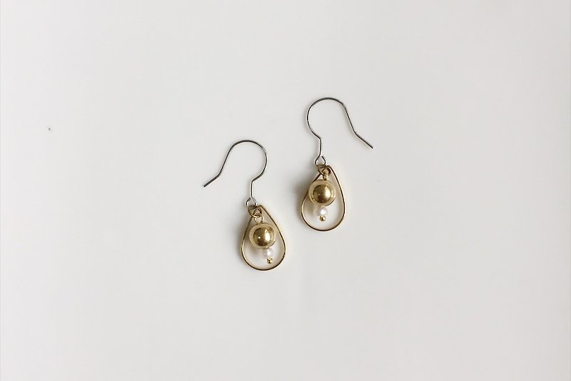 レインアウト真鍮の真珠のイヤリング - ピアス・イヤリング - 金属 ゴールド