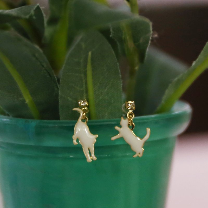 Japanese handmade jewelry - cat dance earrings