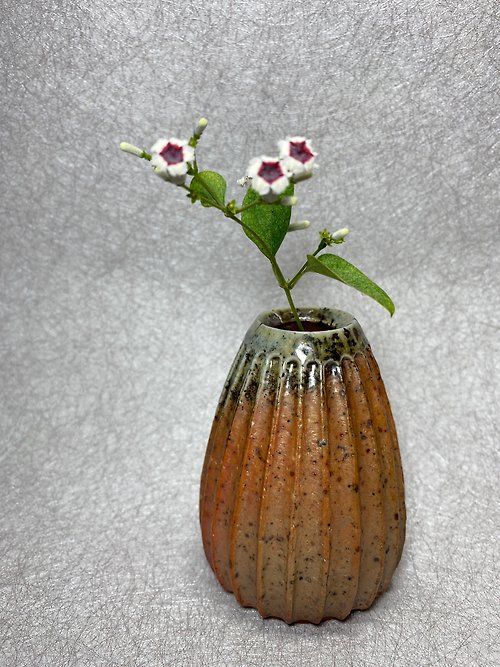 台宜瓷 柴燒 x 礦砂線條花瓶