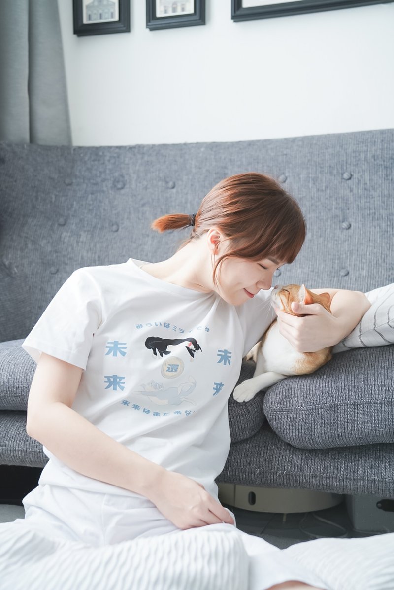 慵懶貓 未來還未來 - 白 日系清新藍 Tee T-Shirt  【生日 】 - 女上衣/長袖上衣 - 棉．麻 白色